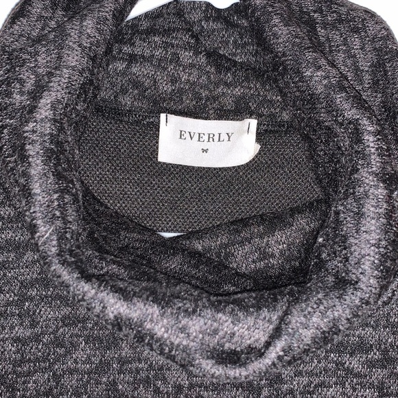 Everly Long Sleeve Gray Shift Dress - Size Small - Picture 2 of 5